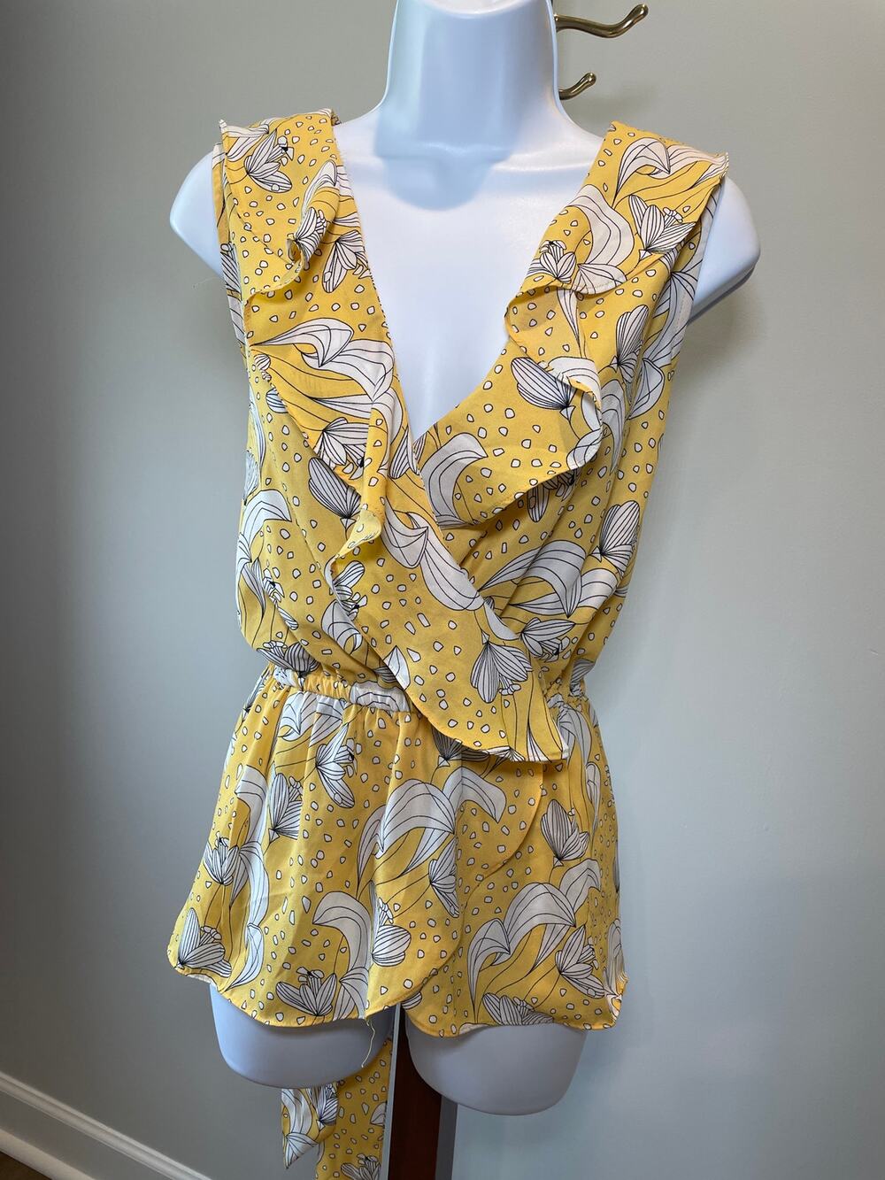 Max Studio Yellow and White Floral Wrap Top with Back Tie Size XL
